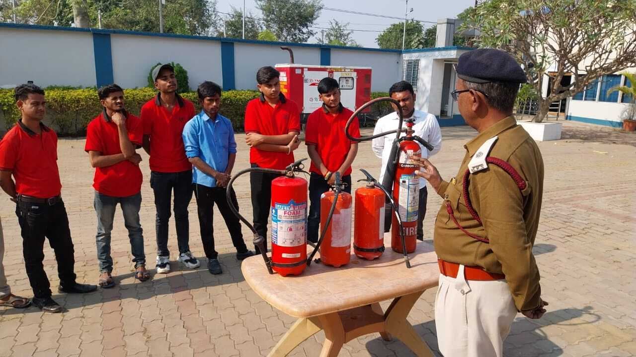 मॉक ड्रिल कर आग से बचाव की दी जानकारी