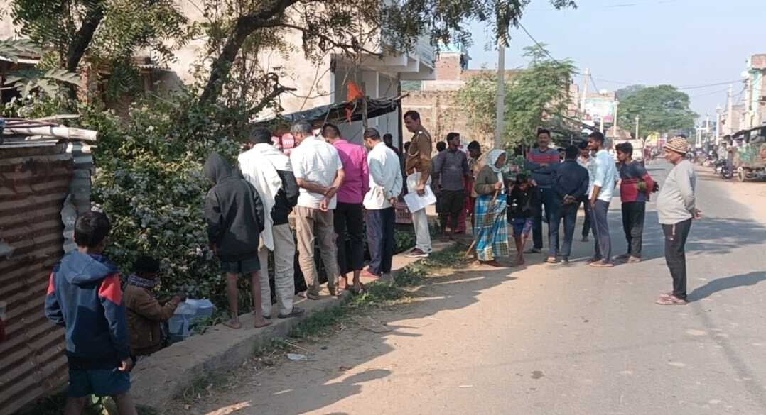 नवजात को प्लास्टिक में भर सड़क किनारे पुल के नीचे फेंका, क्षेत्र में सनसनी