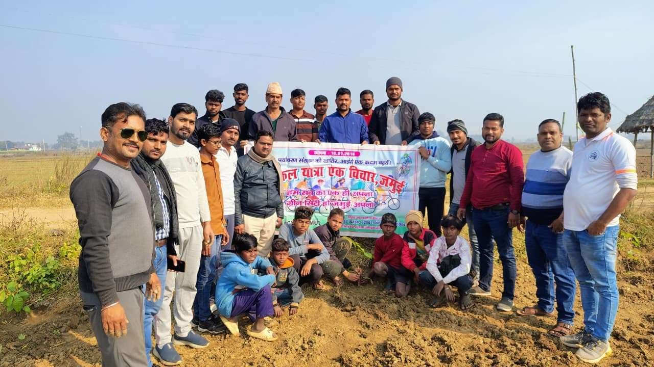 साइकिल यात्रा एक विचार मंच के सदस्यों ने खैरा प्रखंड में किया पौधरोपण, लोगों को ऊर्जा संरक्षण का दिया संदेश