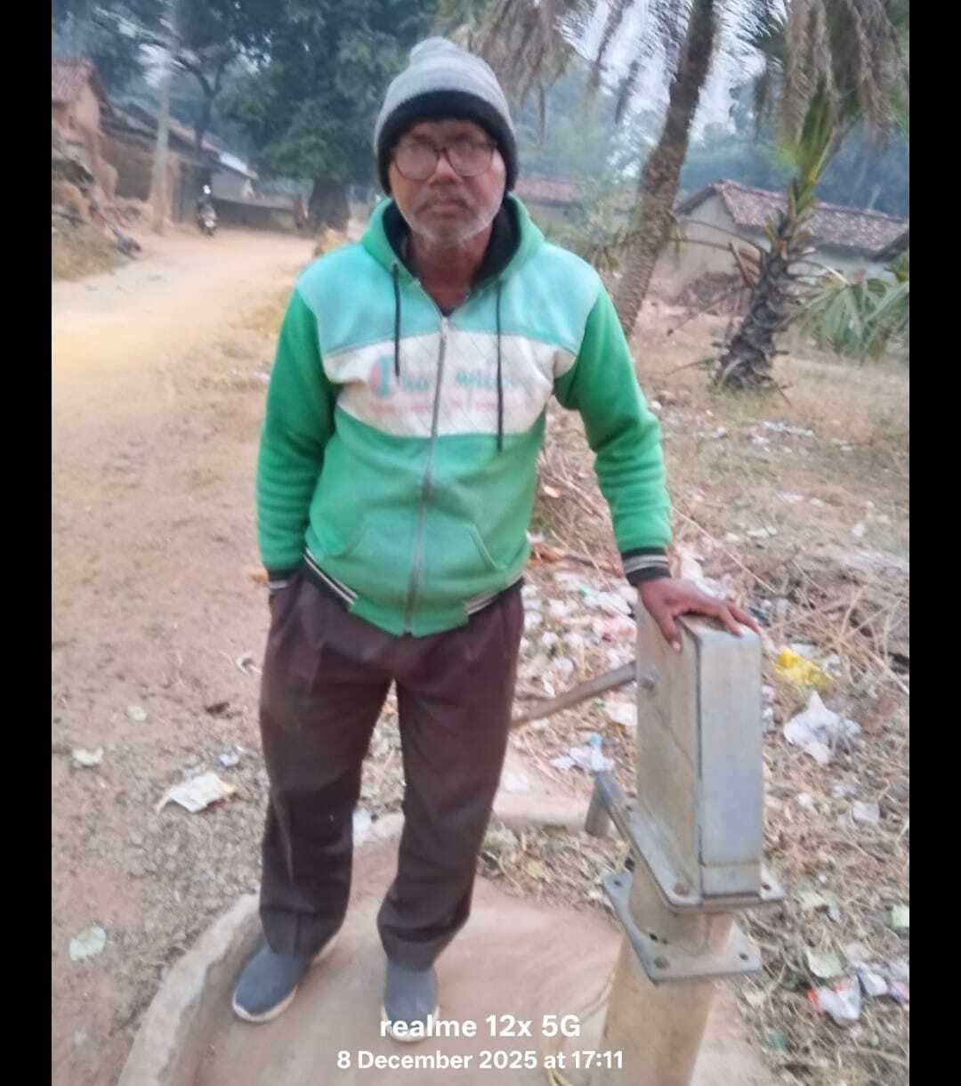 ग्रामीणों ने की चापानल को ठीक कराने की मांग