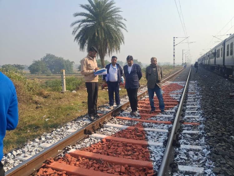 पूर्व रेलवे के प्रिंसिपल चीफ इंजीनियर ने जमालपुर- किऊल रेलखंड का लिया जायजा