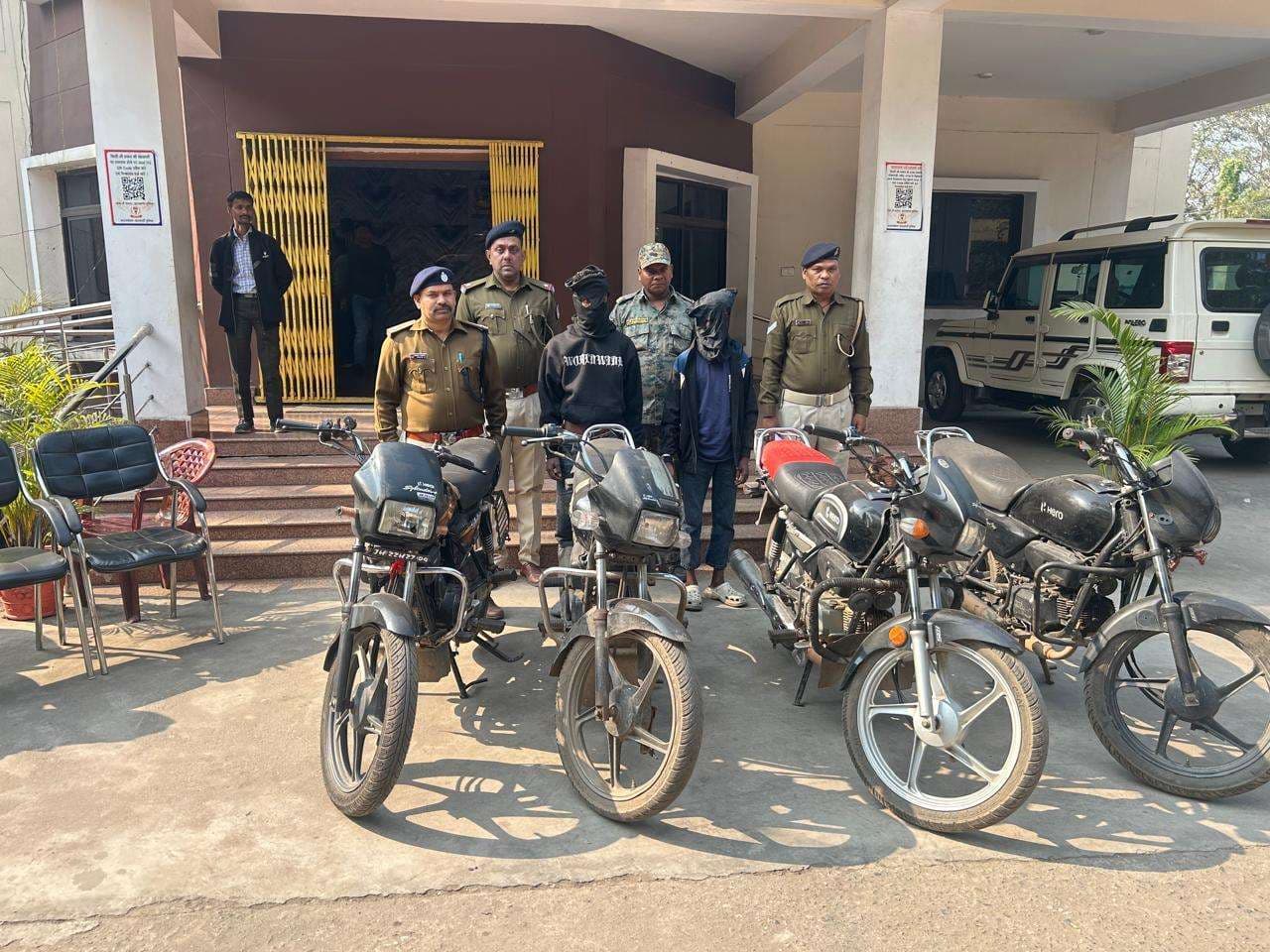 Seraikela Kharsawan News : आदित्यपुर में चोरी की 4 बाइक के साथ दो युवक गिरफ्तार