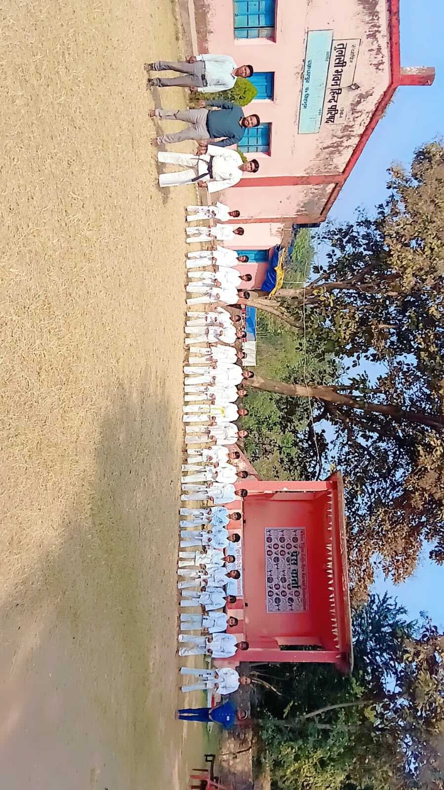 Chaibasa News : समृद्धि बेस्ट अटेंडेंस व परी बेस्ट परफॉर्मेंस के लिए सम्मानित