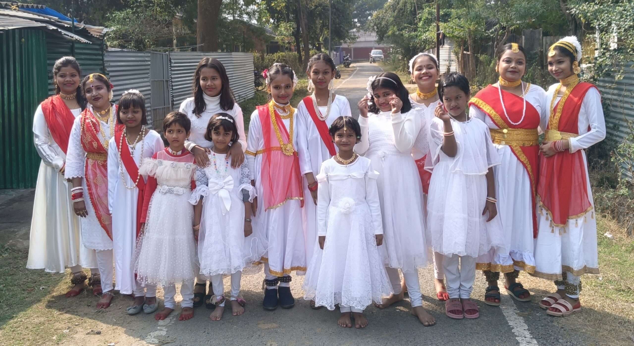 Chaibasa News : अखिल भारतीय गंदर्भ की वार्षिक परीक्षा में 30 विद्यार्थी हुए शामिल