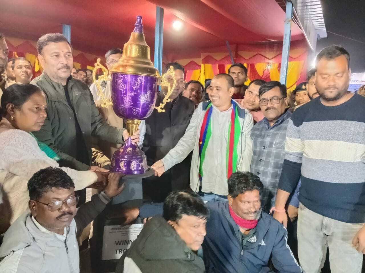 Bokaro News : फुटबॉल टूर्नामेंट का विजेता बना ललपनिया