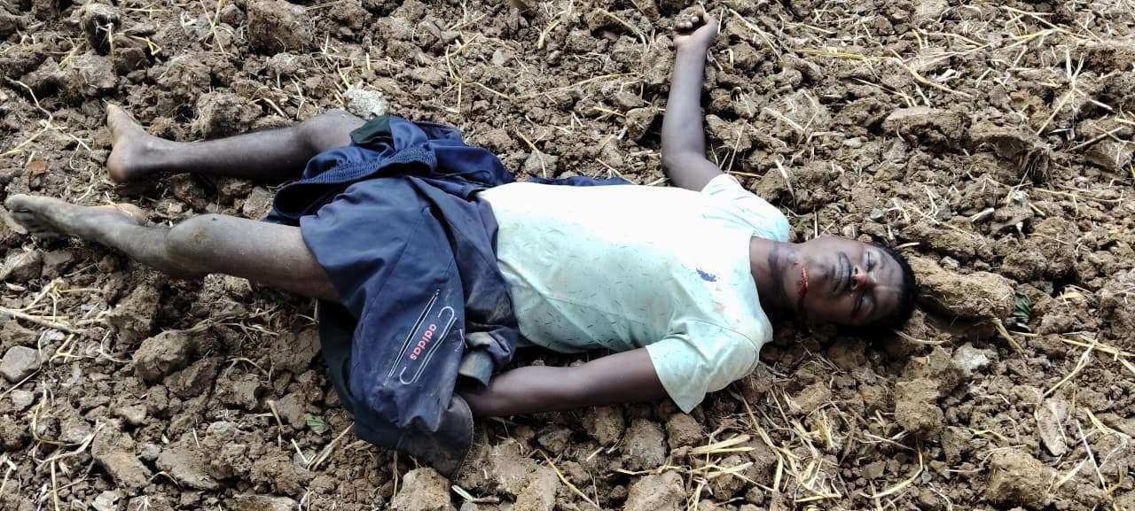 Seraikela Kharsawan News : ऊपरलोटा गांव के खेत में मिला युवक का शव, गला घोंटकर हत्या की आशंका