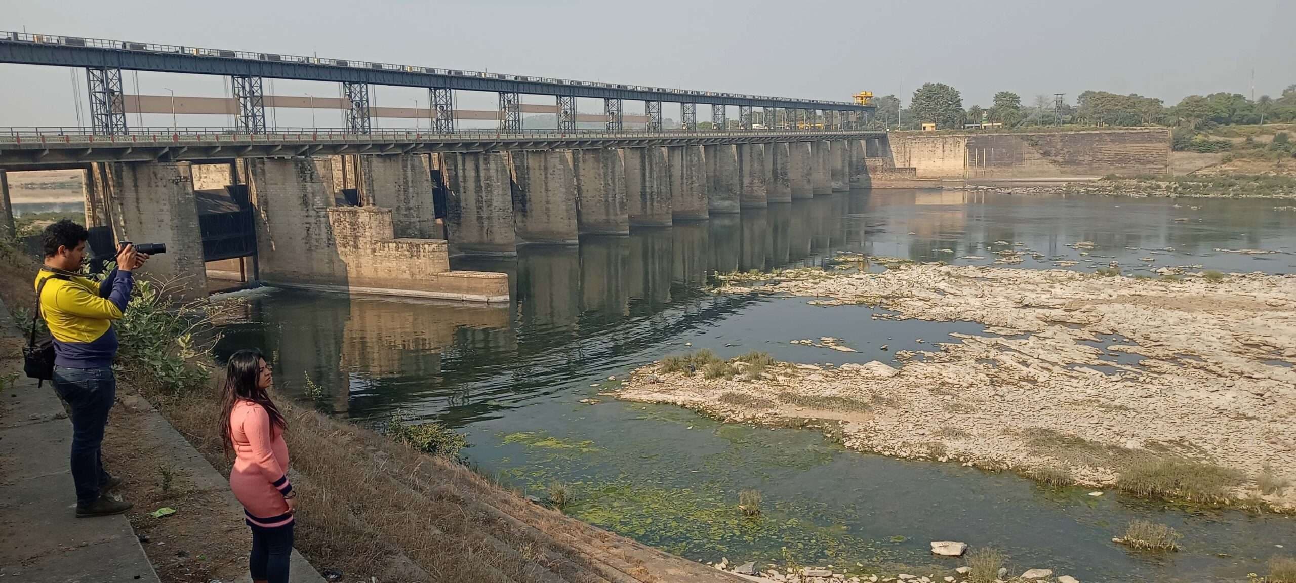 East Singhbhum News : गालूडीह बराज में साफ-सफाई का अभाव, पर्यटक हो रहे परेशान