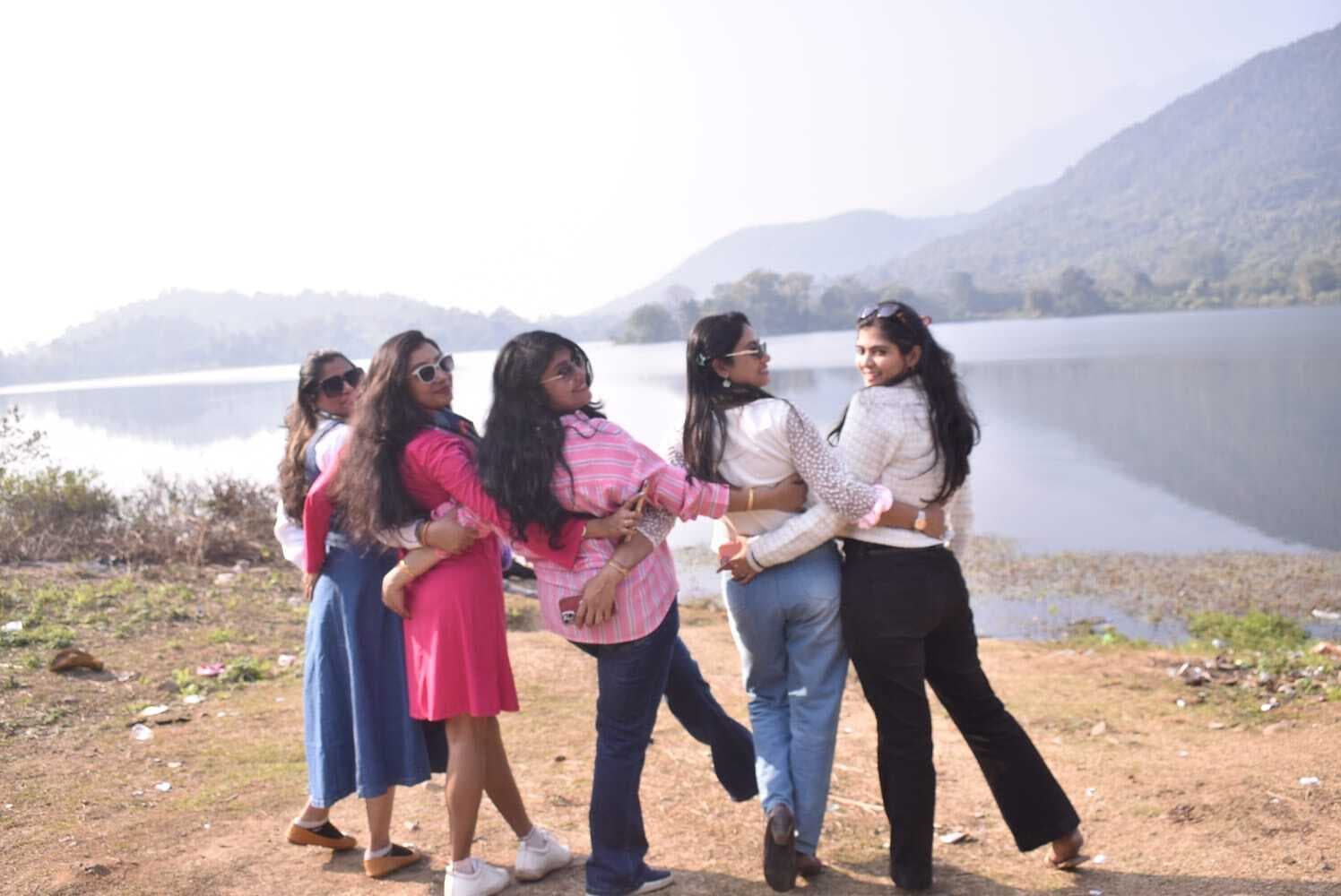 Dhanbad News: चढ़ने लगा नये साल का खुमार, पिकनिक स्पॉटों पर उमड़ी भीड़