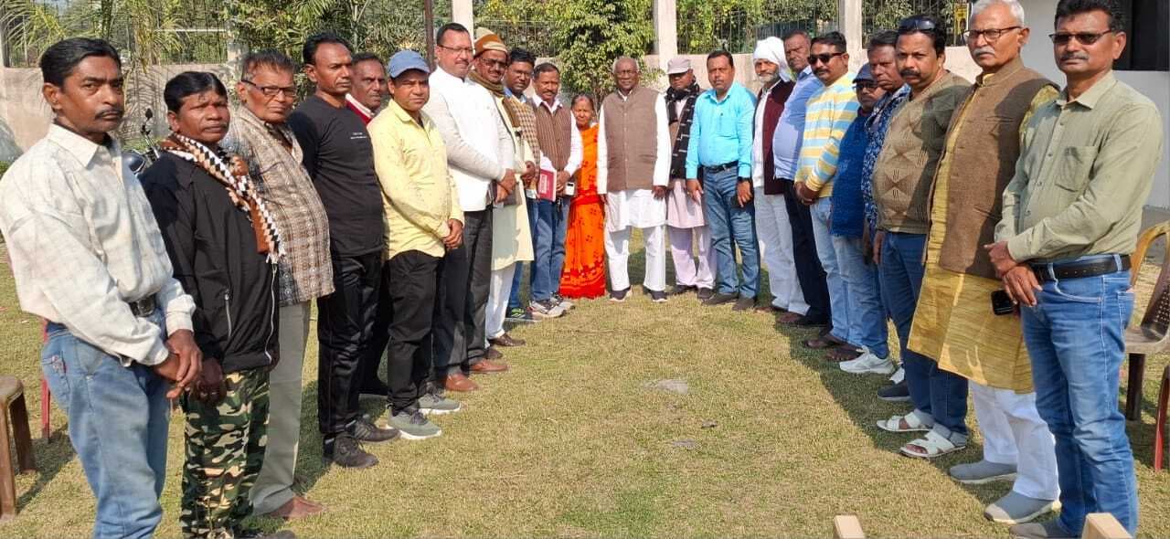 Dhanbad News: सिंदरी को बचाने के लिए सड़क से सदन तक होगी लड़ाई : आनंद महतो