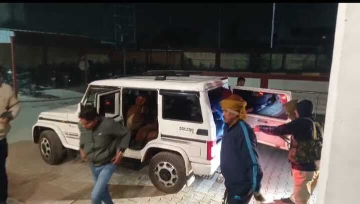 Jamshedpur News : एमजीएम : पिस्तौल लेकर मस्ती कर रहे अपराधी अंकित शर्मा समेत चार गिरफ्तार, दो लड़कियां भी पकड़ायी
