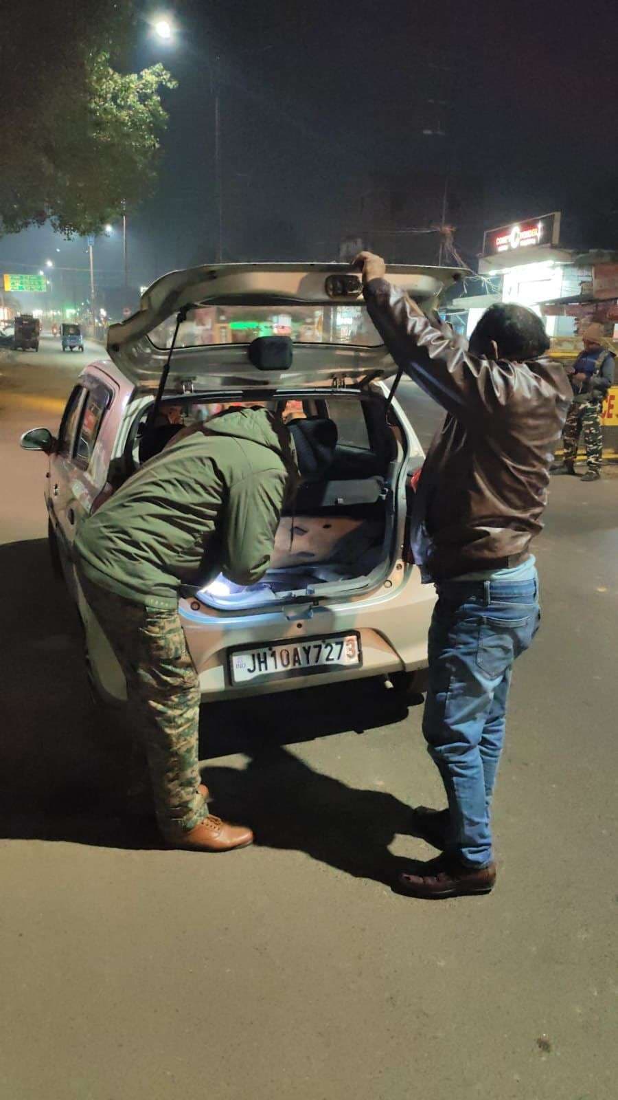 Dhanbad News: एंटी क्राइम चेकिंग अभियान में 1373 वाहनों की हुई सघन जांच