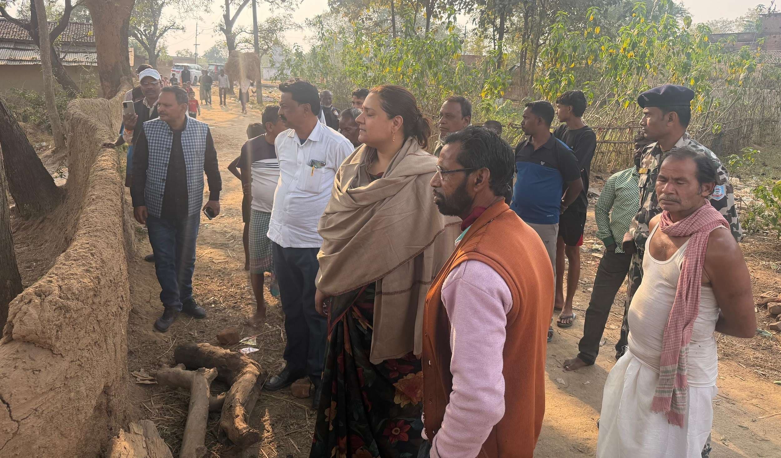 Bokaro News : आमुरामु गांव के पीड़ित परिवारों से मिलीं बोकारो विधायक