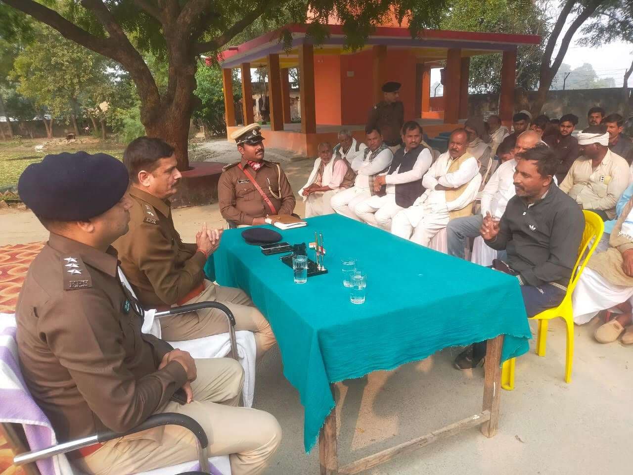 खाद की किल्लत को लेकर किसानों ने जनता दरबार में एसपी से लगायी गुहार