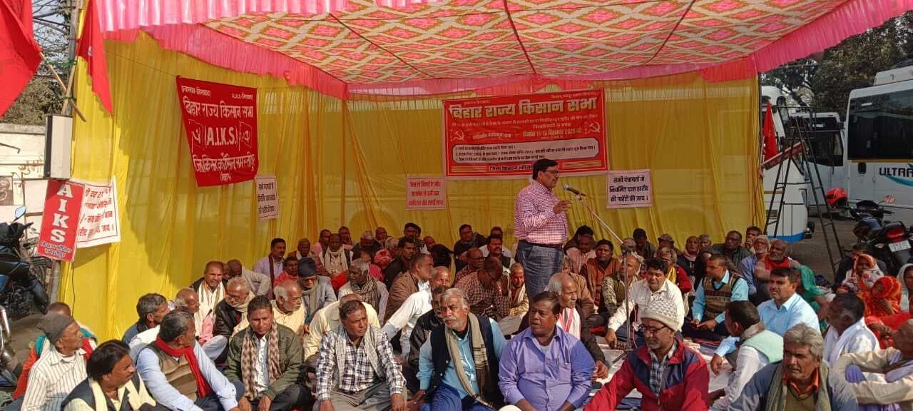 Samastipur News:यूरिया व धान क्रय की मांग को ले किसानों ने शुरू किया आंदोलन