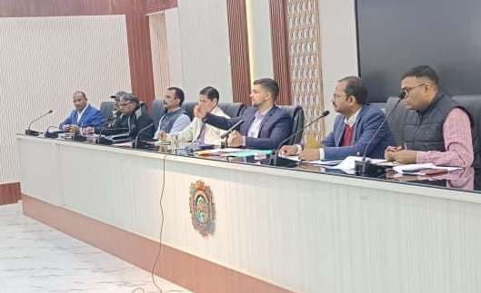 लंबित व न्यायालय से संबंधित मामलों का त्वरित करें निष्पादन : डीएम