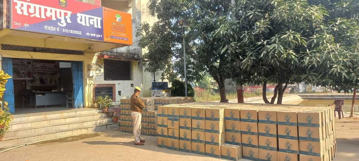 गिट्टी लदे हाइवा से 513 कार्टन विदेशी शराब जब्त, चालक गिरफ्तार