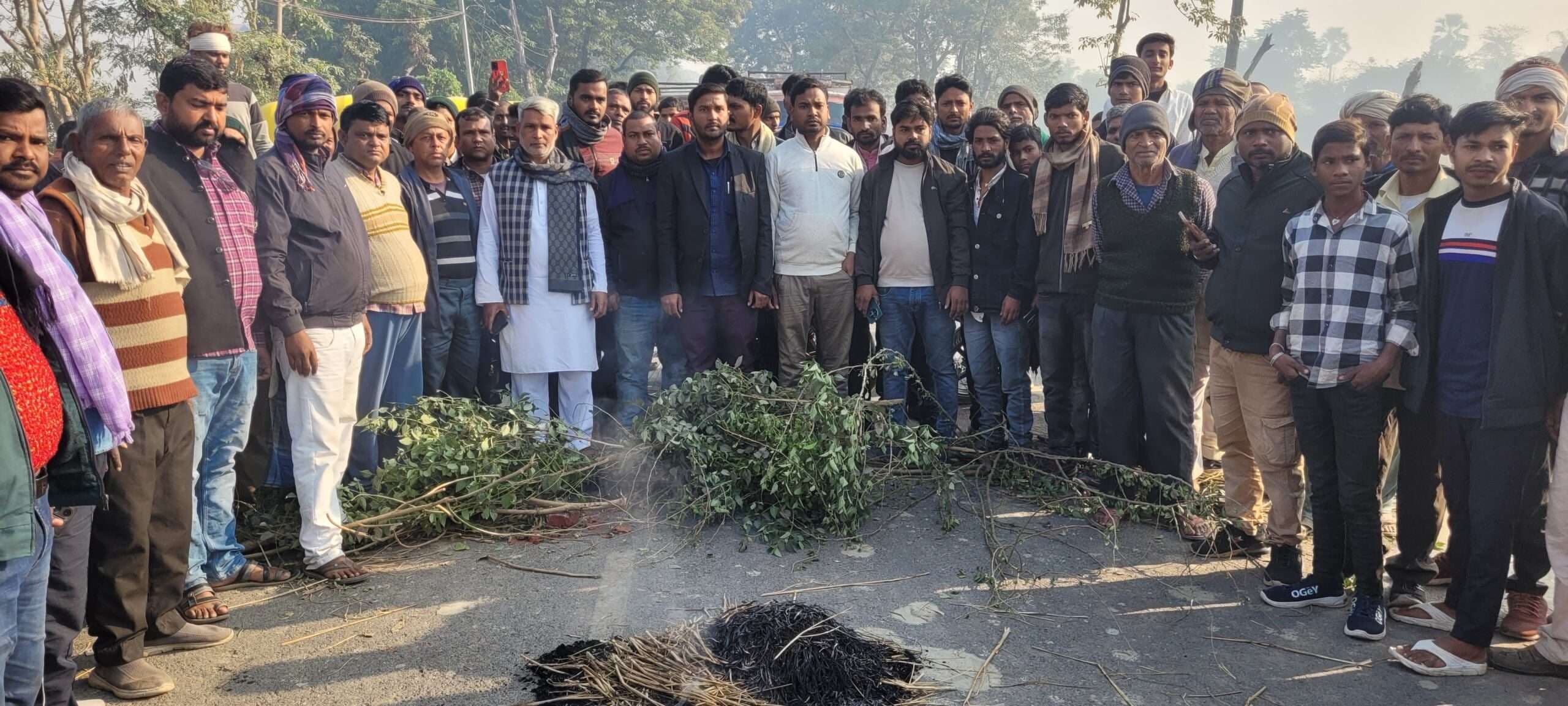 रफ्तार का कहर : तेज रफ्तार की अनियंत्रित बस ने बाइक सवार पिता-पुत्र को कुचला, दोनों की दर्दनाक मौत