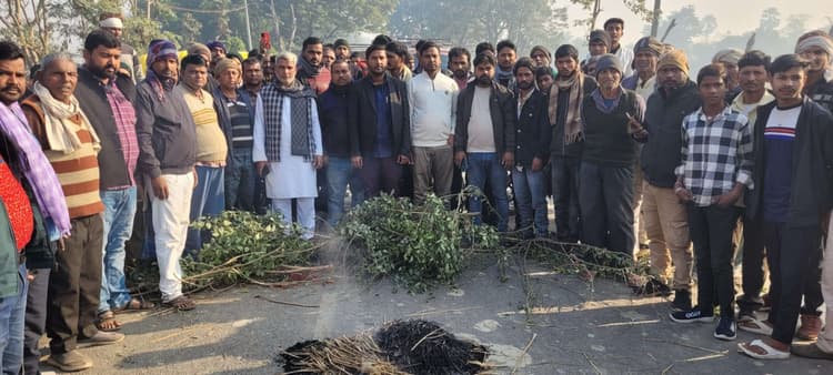 रफ्तार का कहर : तेज रफ्तार की अनियंत्रित बस ने बाइक सवार पिता-पुत्र को कुचला, दोनों की दर्दनाक मौत