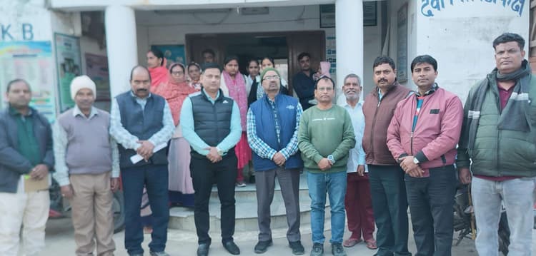 सामुदायिक स्वास्थ्य केंद्र में टीबी कार्यक्रम की जिला टीम ने की समीक्षा