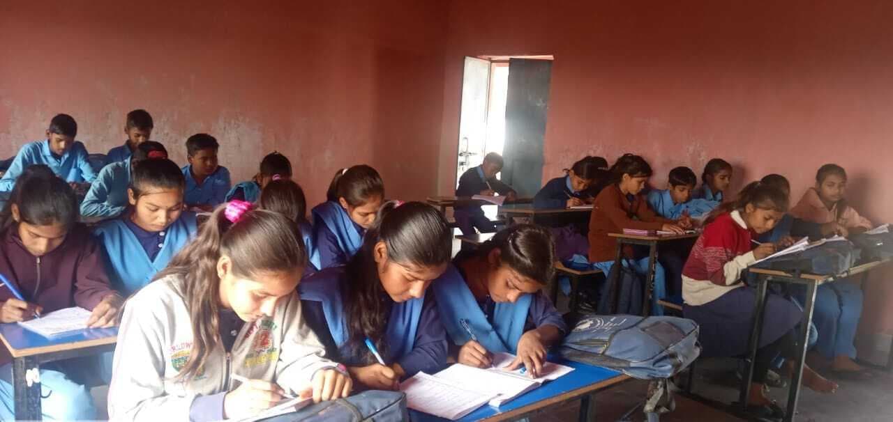 सरकारी विद्यालयों में त्रैमासिक परीक्षा आयोजित