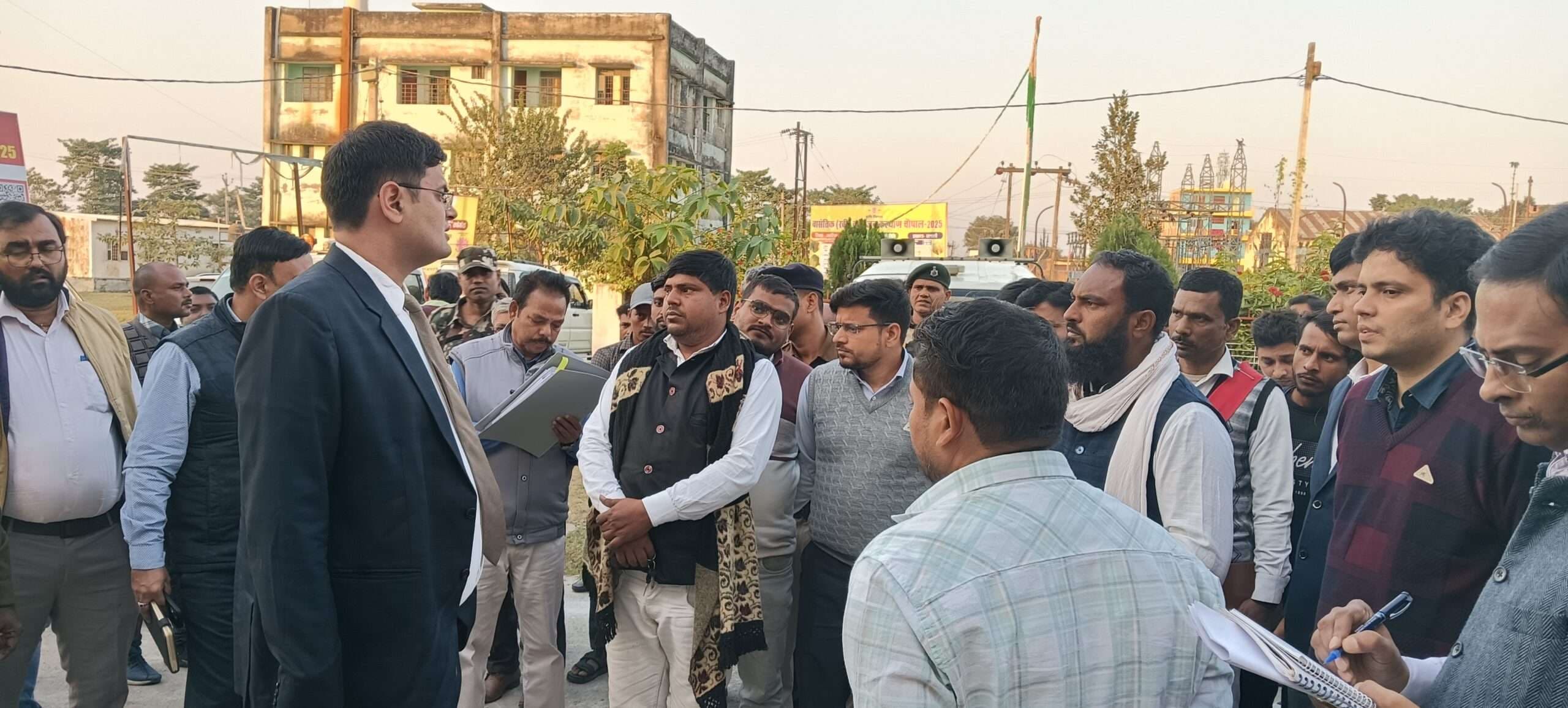 विकास कार्यों को समय पर पूरा करें : डीएम