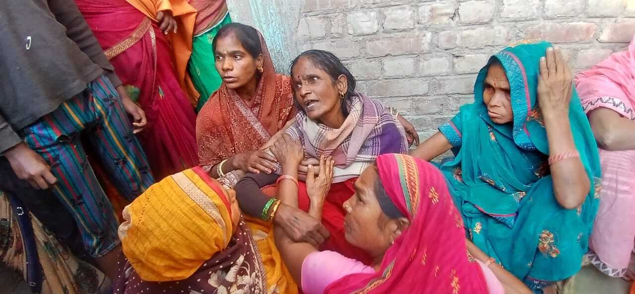 रेल लाइन किनारे मिला युवक का शव, मां ने हत्या का लगाया आरोप