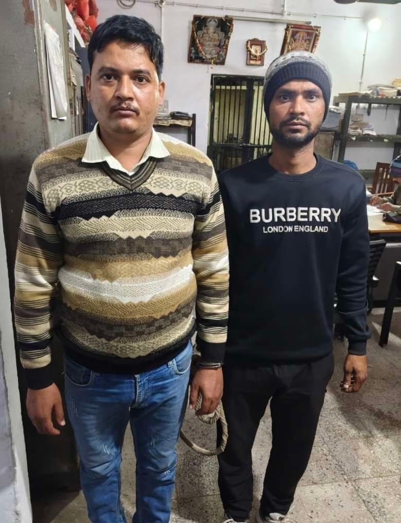 फर्जी दारोगा बनकर युवक से रुपये ऐंठ रहे यूपी निवासी दो गिरफ्तार