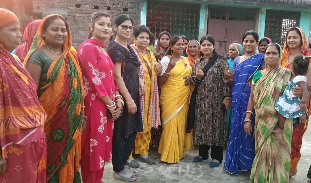 लोगों के बीच पौधा वितरण कर दिया पर्यावरण संरक्षण का संदेश