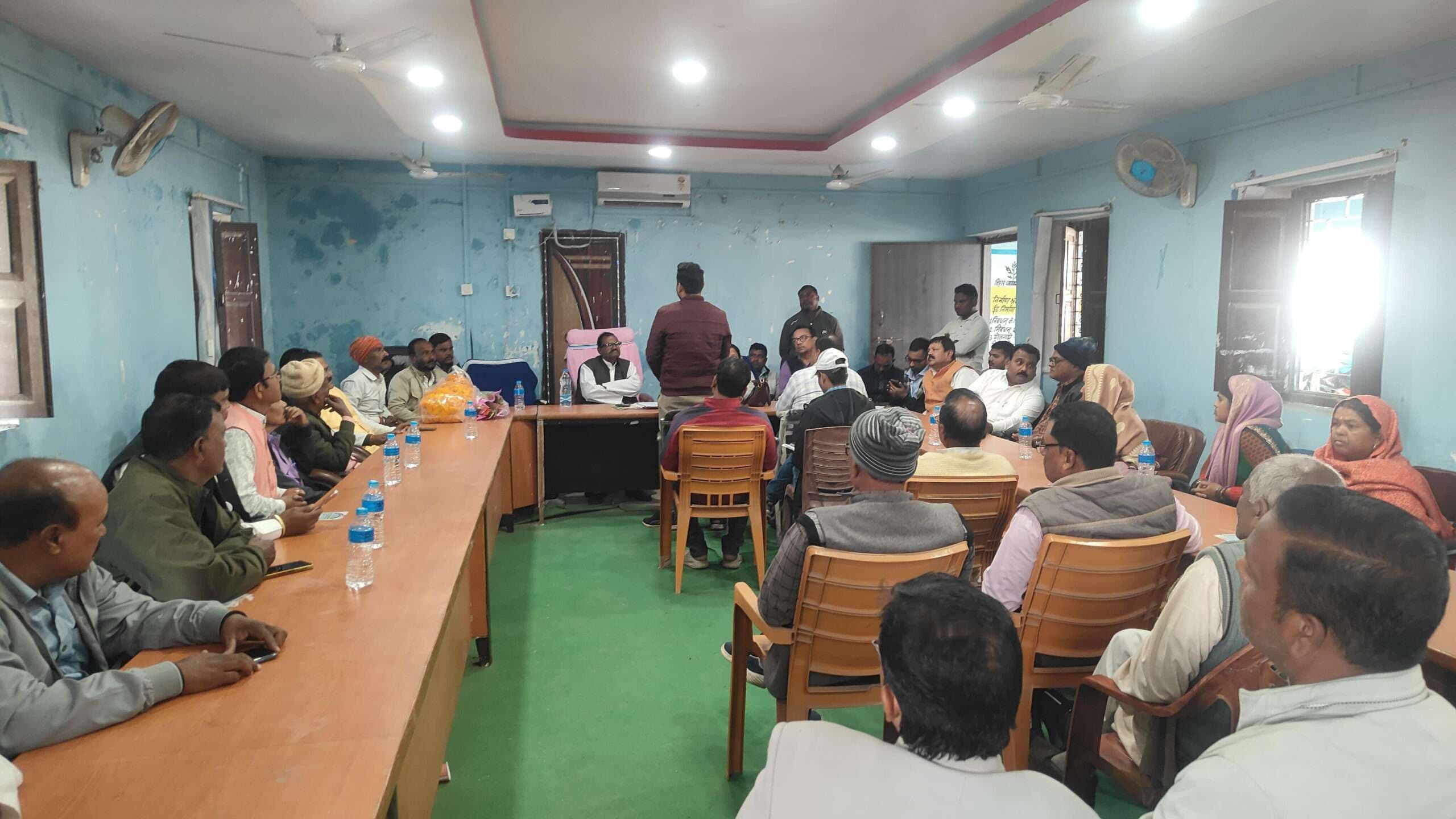 नल-जल योजना की बदहाल स्थिति से कराया अवगत