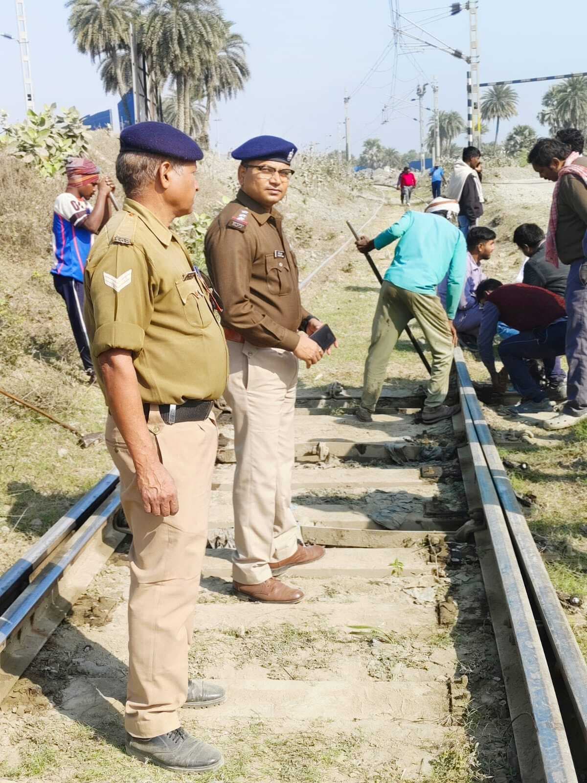 बाकुड़ी में मालगाड़ी हुई बेपटरी, बड़ी दुर्घटना टली