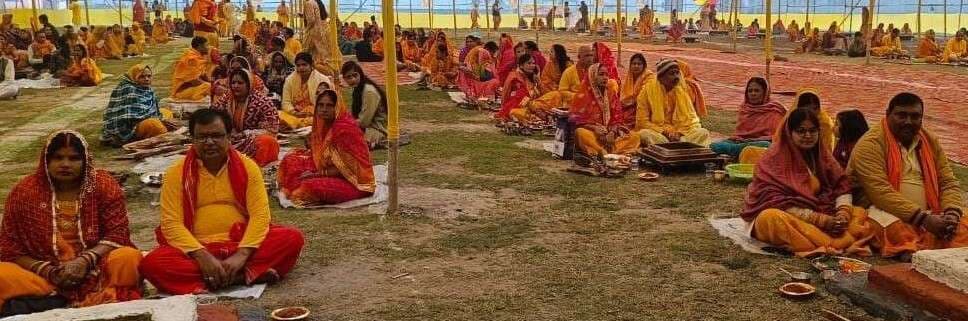 108 कुंडीय गायत्री महायज्ञ में उमड़ रही है श्रद्धालुओं की भीड़, गायत्री मंत्र के उच्चारण से माहौल हुआ भक्तिमय