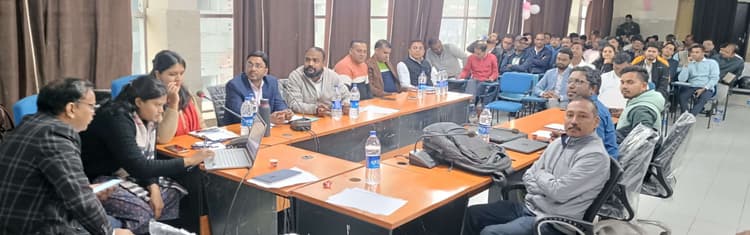 Bokaro News : गैर सरकारी स्वास्थ्य संस्थान सभी मरीजों का बनाएं आभा कार्ड : सिविल सर्जन