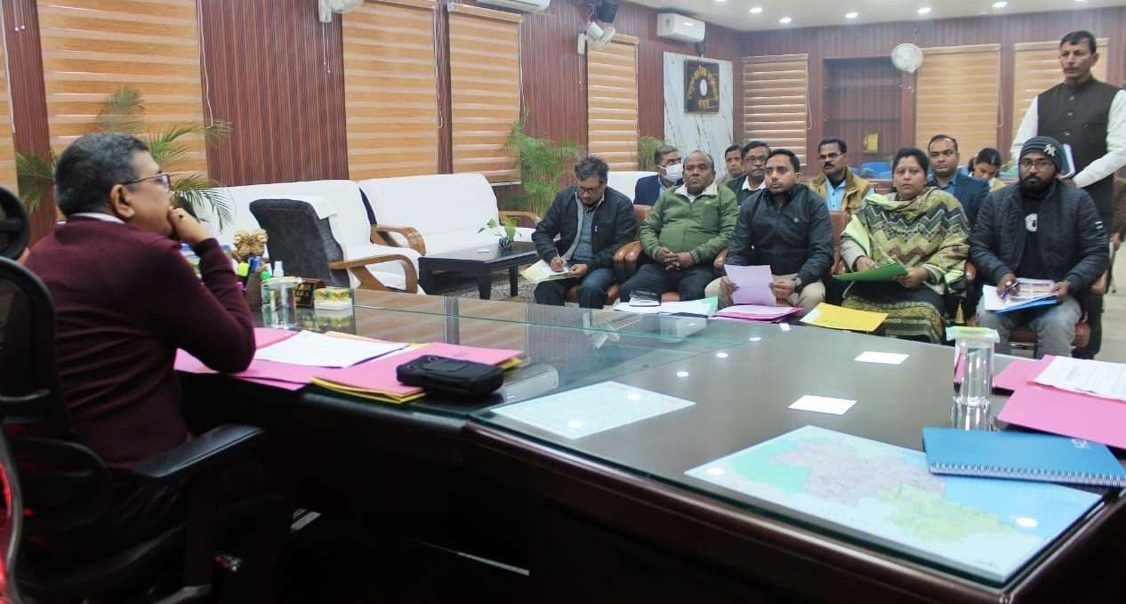 Bokaro News : प्राक्कलन के अनुसार ही करें कार्य : डीसी