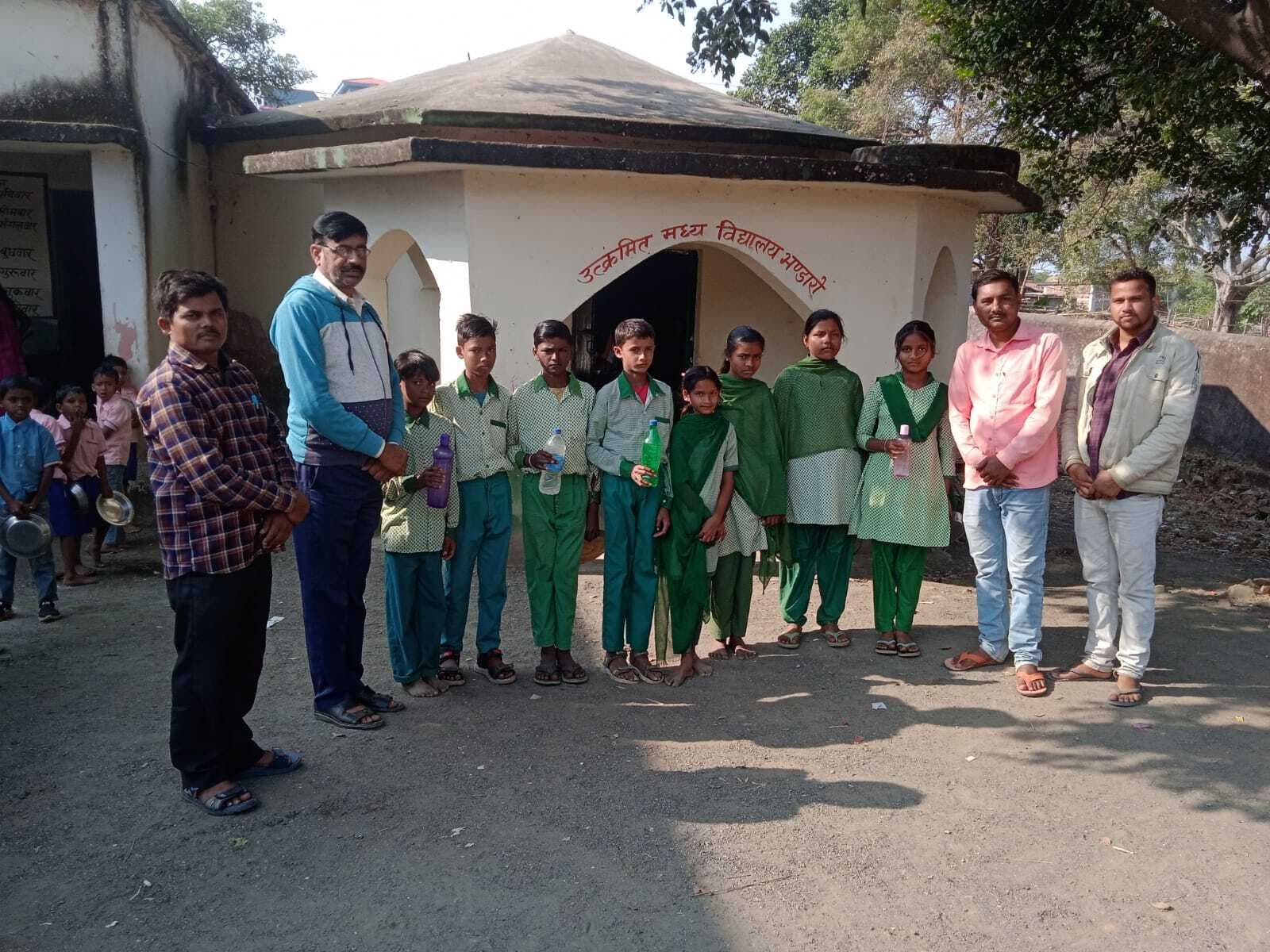 मारगोमुंडा : स्कूल में डीप बोरिंग कराने की मांग