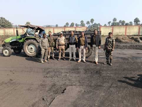 बोआरीजोर में छापेमारी में 7.63 टन कोयला जब्त