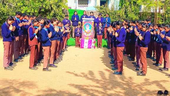 बच्चों और शिक्षकों ने भाव-विभोर होकर याद किया दादी मां को