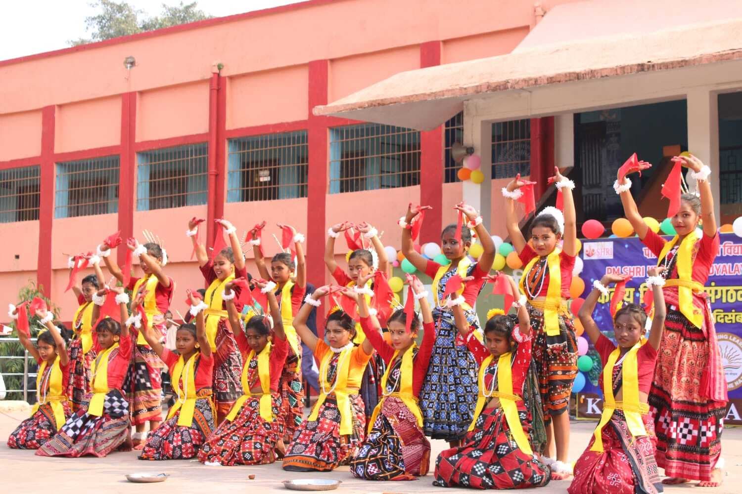 Chaibasa News : अपने ज्ञान और कौशल का उपयोग राष्ट्रसेवा में करें : एमएस बोदरा