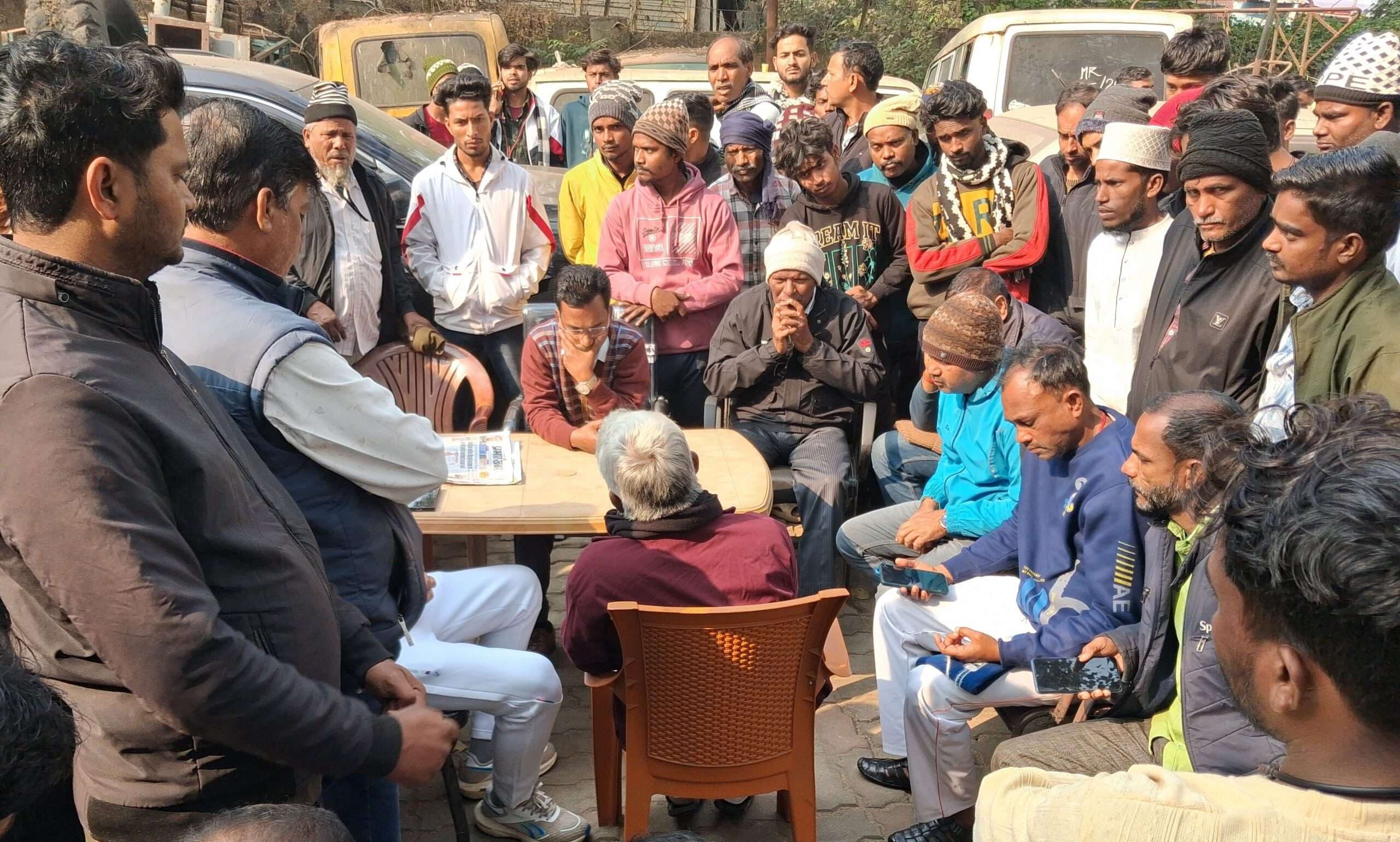 Bokaro News : ग्रामीणों ने थाना और सड़क में किया हंगामा