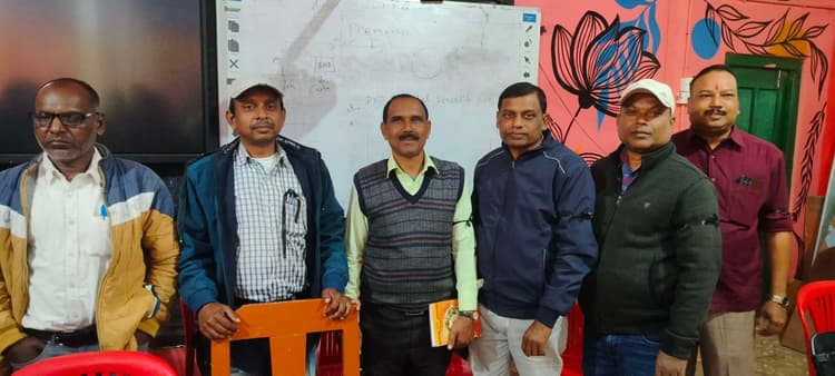 Chaibasa News : काला बिल्ला लगाकर संघ ने विरोध जताया