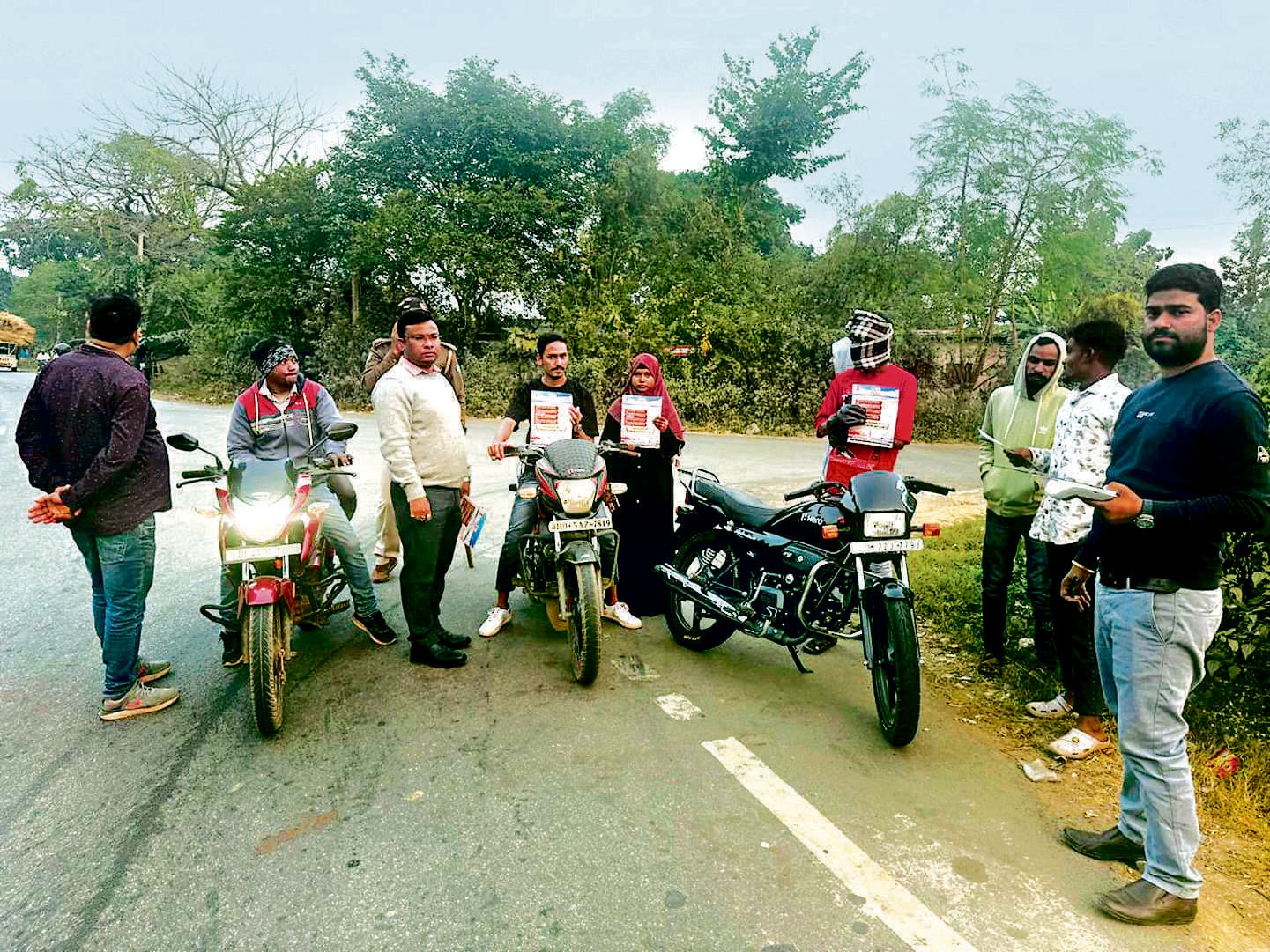 Jamshedpur News : जिले के ग्रामीण इलाकों में ट्रैफिक नियम तोड़ने वाले 41 वाहन चालक पकडाये, ₹73 हजार वसूला गया जुर्माना