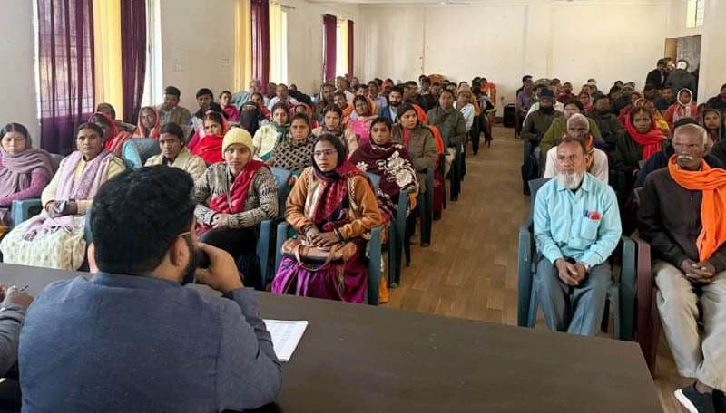 लंबित आवासो को 26 जनवरी तक पूरा करायें : बीडीओ