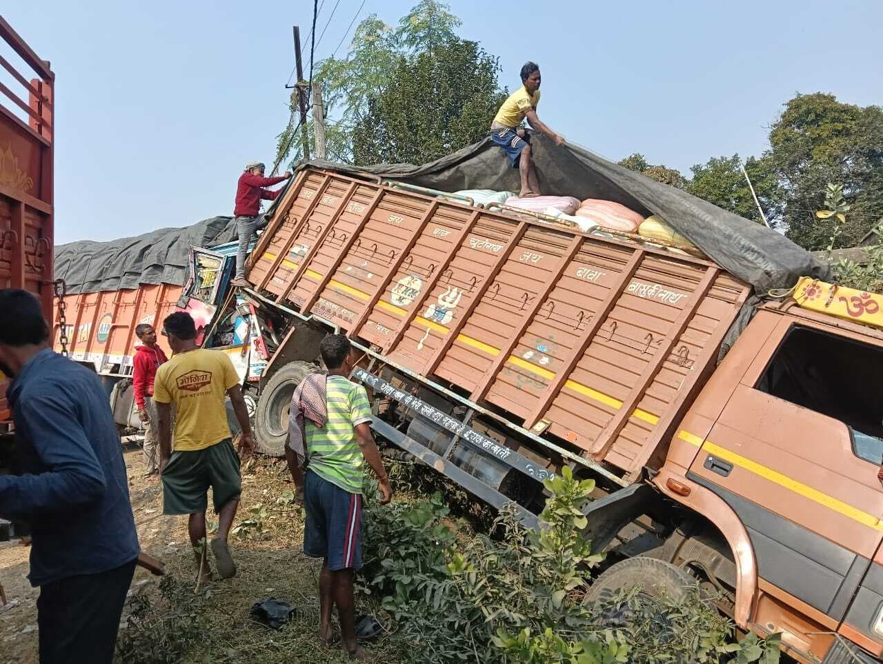 रानीश्वर बाजार के पास दो ट्रकों में टक्कर, कोई हताहत नहीं