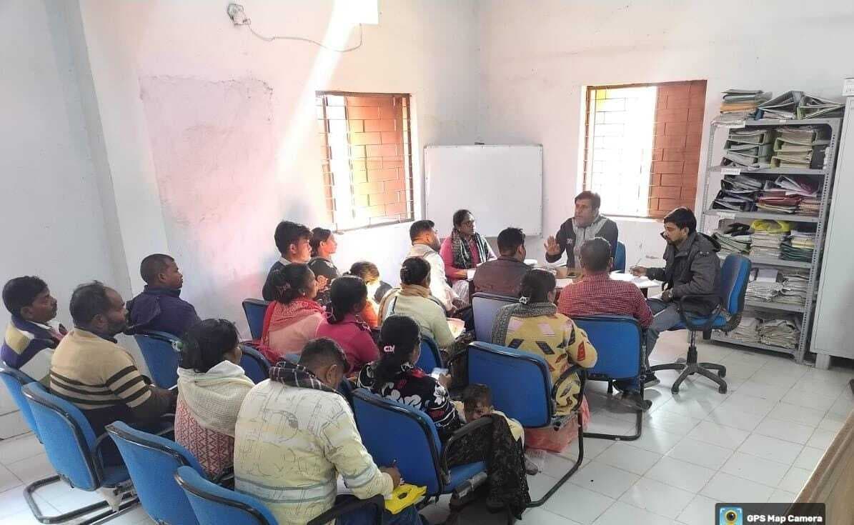 महिलाओं को वैकल्पिक रोजगार से जोड़ने पर चर्चा