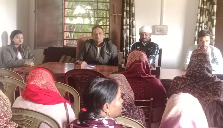 झुन्नी कला पंचायत में बैठक में स्वास्थ्य कार्यक्रमों पर चर्चा