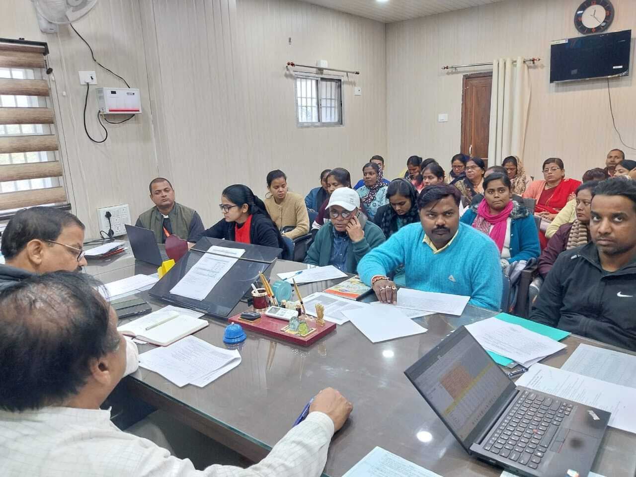 Samastipur News:संकेतकों पर चर्चा कर बीडीओ ने दिये कई निर्देश