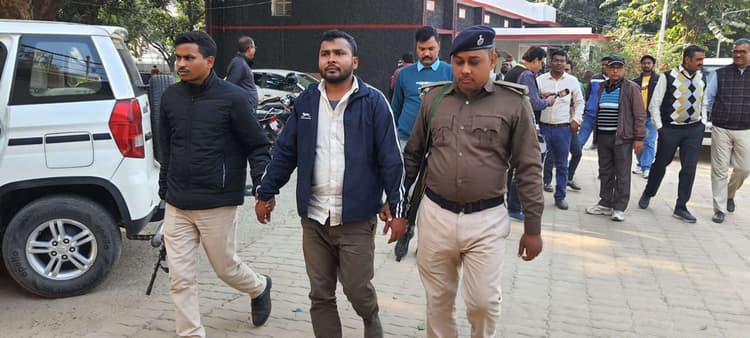 निगरानी के हत्थे चढ़ा पतरघट राजस्व कर्मी राहुल कुमार