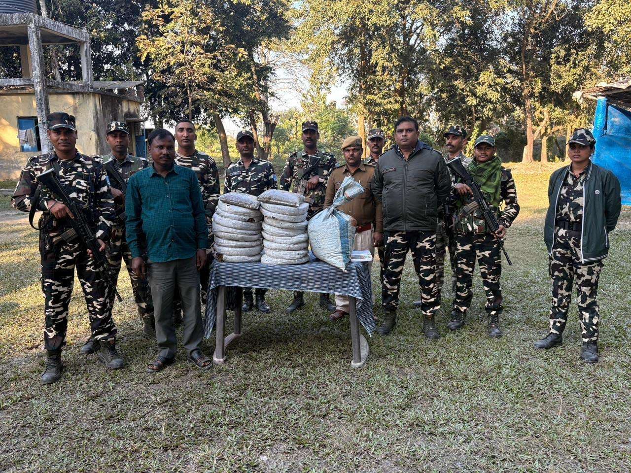 एसएसबी व बिहार पुलिस ने 38.5 किलो गांजा किया बरामद