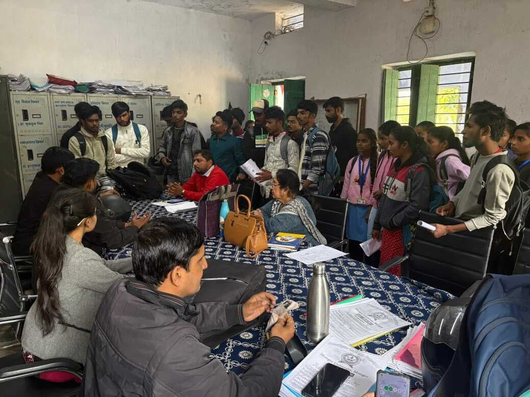 अभाविप कार्यकर्ताओं ने कॉलेज में रोका कामकाज, परेशान रहे विद्यार्थी