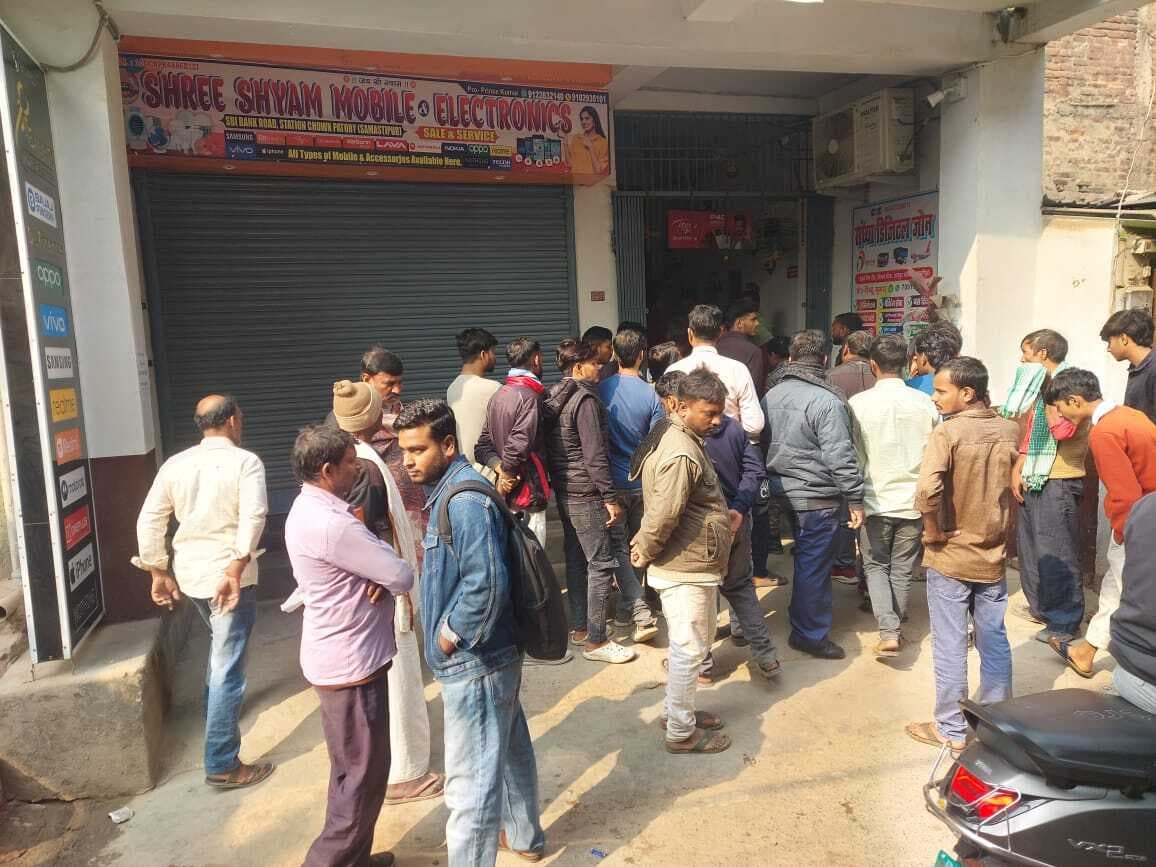 Samastipur News:पटोरी में मोबाइल से दुकान लाखों की चोरी