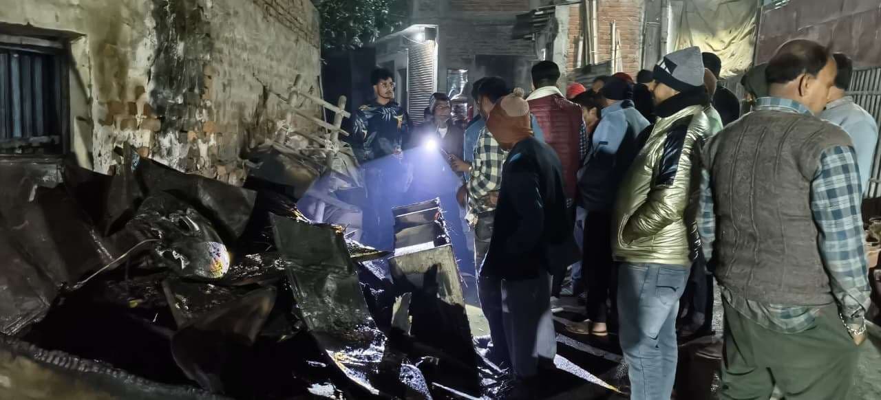 दुकान में लगी आग, सात लाख के सामान जलकर नष्ट